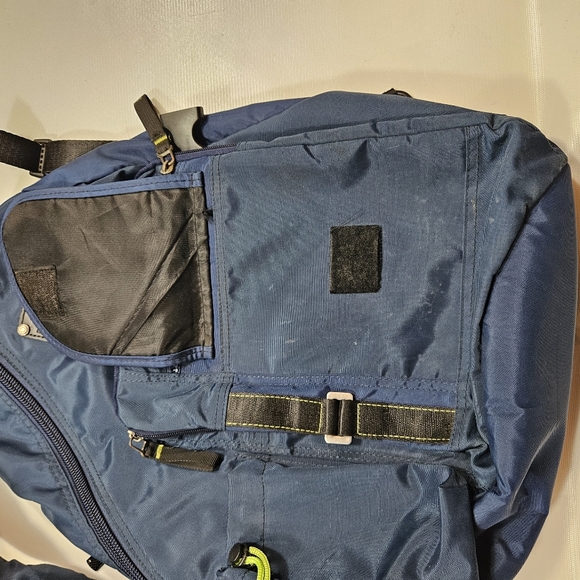 Kawei Kuinght Single Sling Backpack - Picture 5 of 9